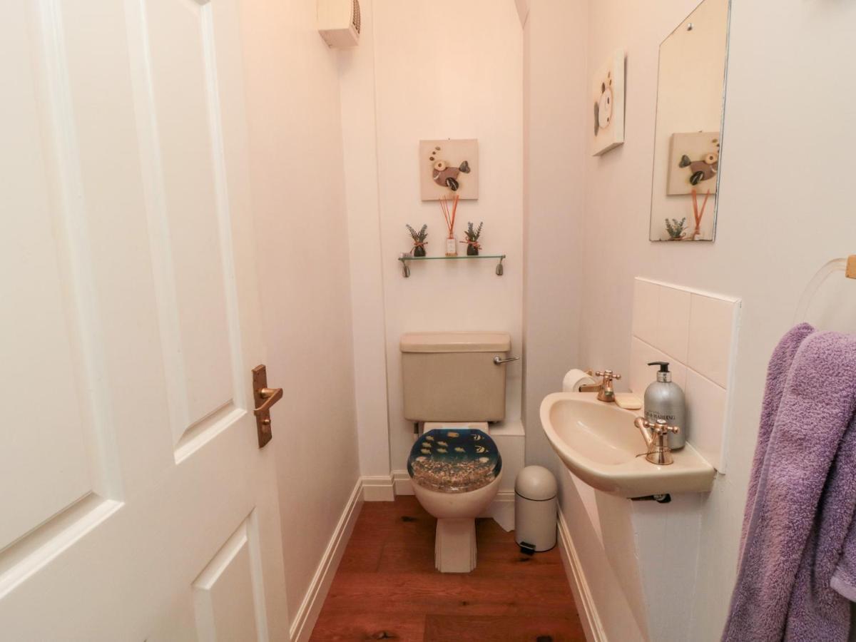 5 Church View * Pickering